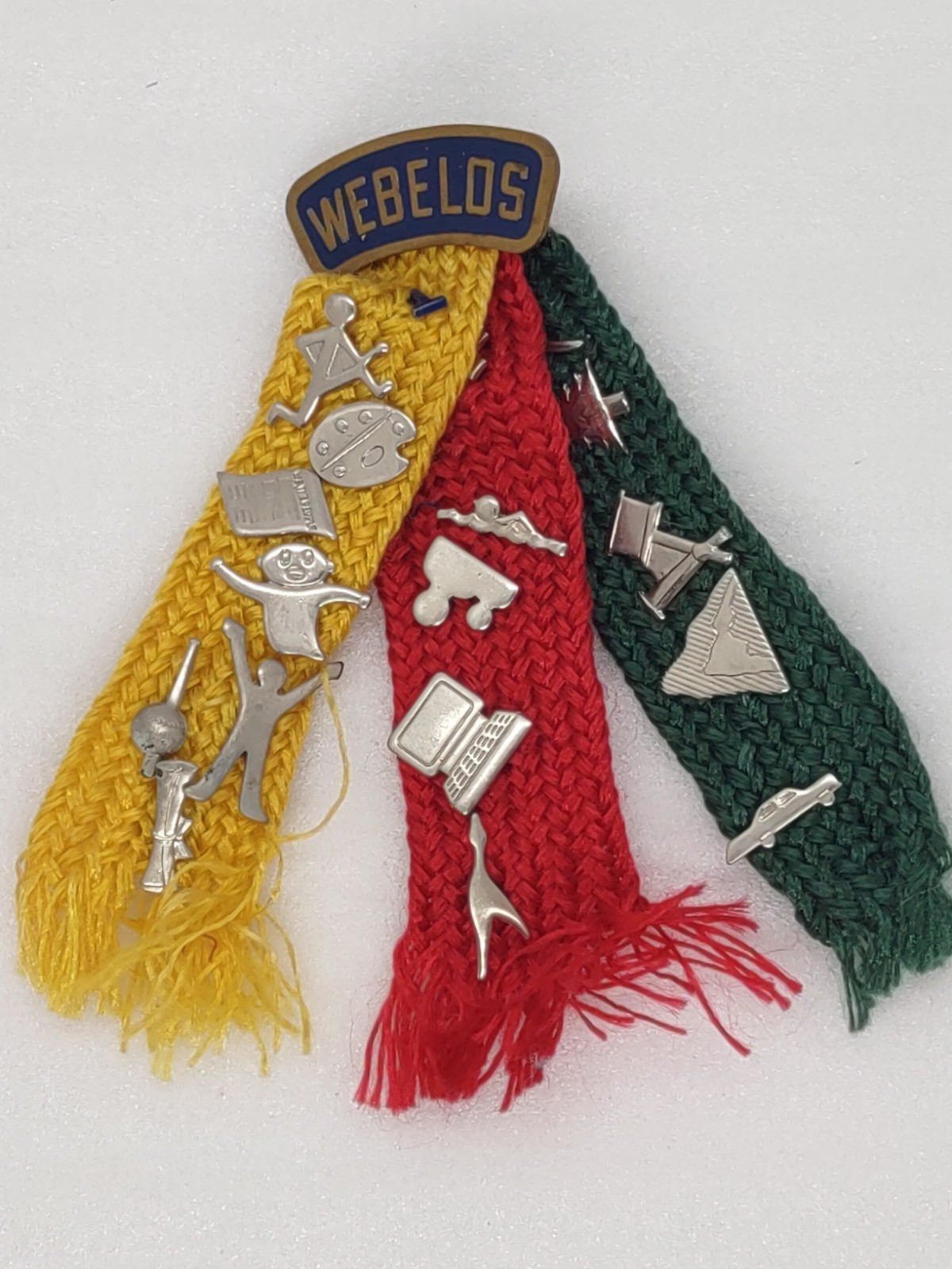 VINTAGE BOY SCOUT WEBELOS COLOR RIBBONS WITH 18 ACTIVITY PINS Tassel