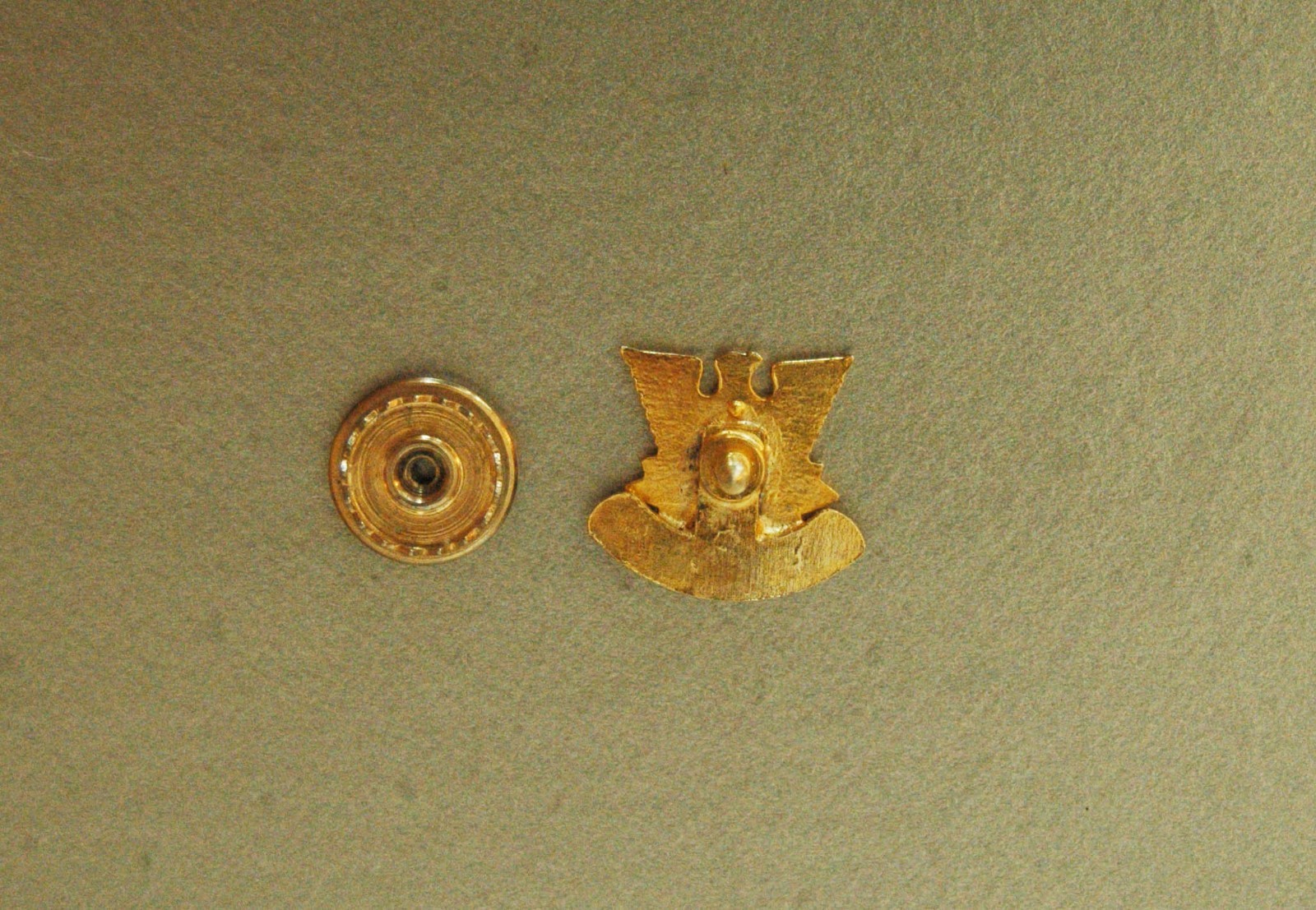 FRATERNAL ORDER OF EAGLES FOE LAPEL PIN EAGLE WITH GEM RED WHITE BLUE VINTAGE