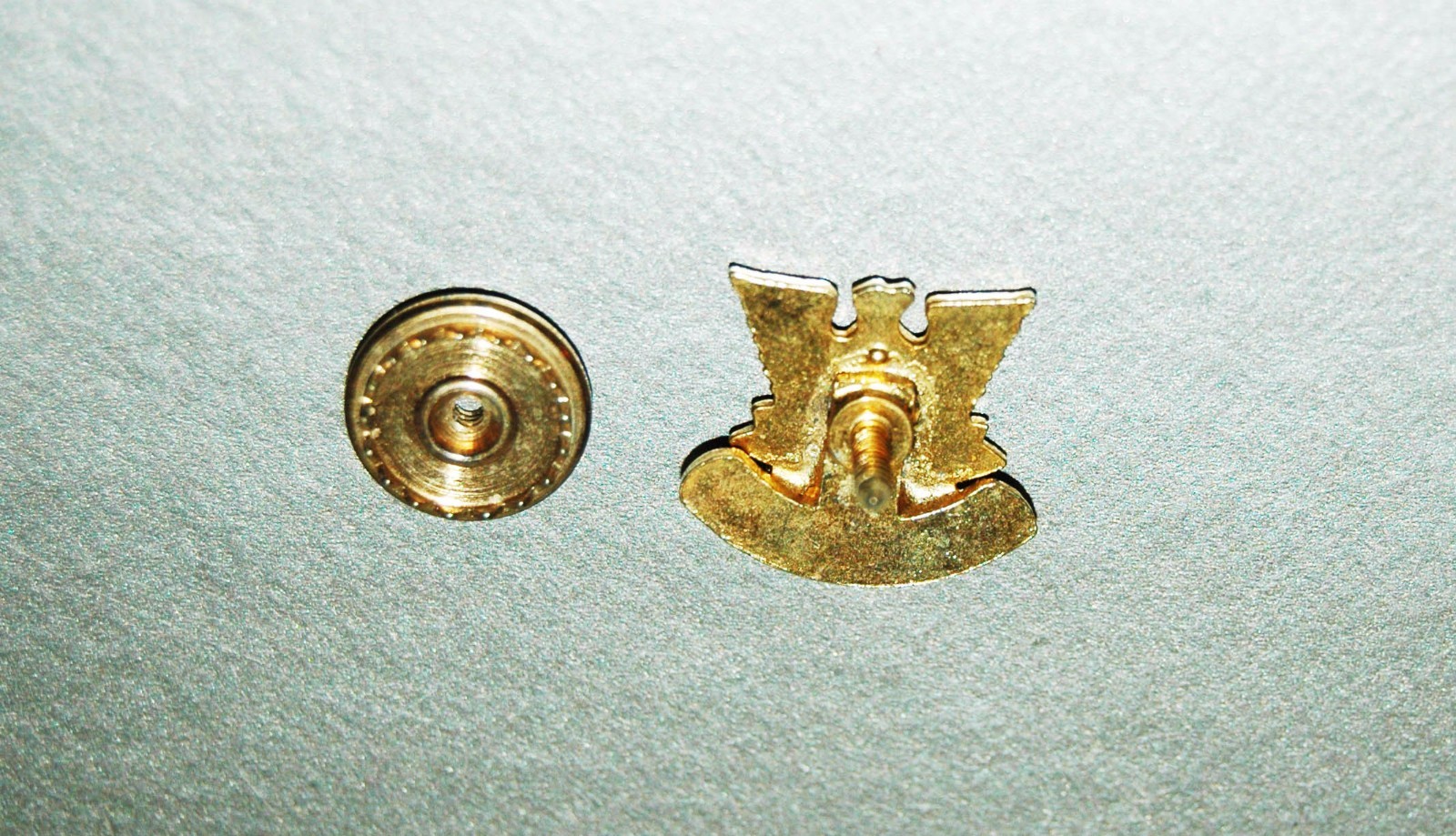 FRATERNAL ORDER OF EAGLES FOE LAPEL PIN EAGLE WITH GEM RED WHITE BLUE VINTAGE