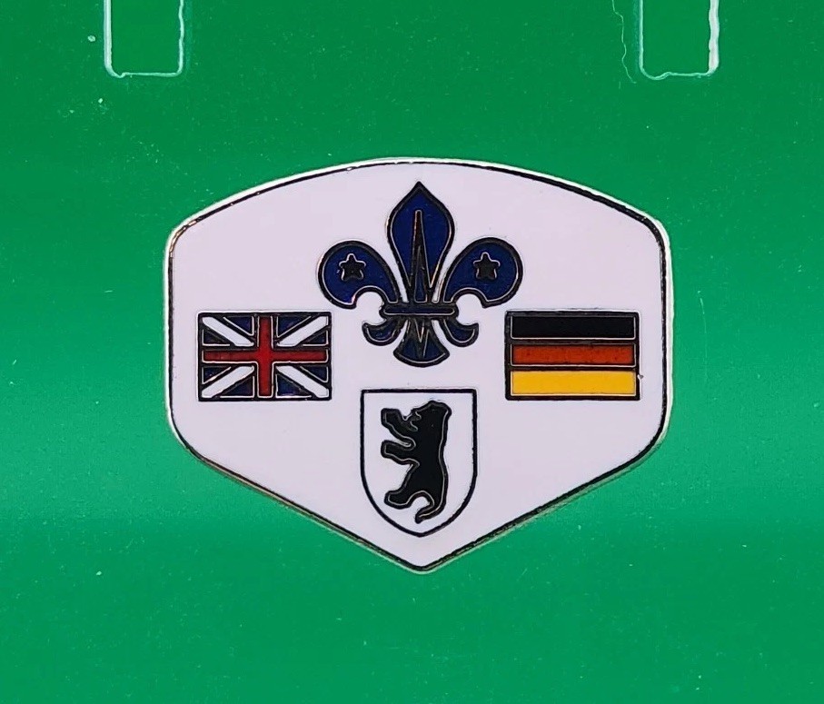 Berlin Germany United Kingdom Friendship FDL Berlin Bear Hat Lapel Pin Scouts