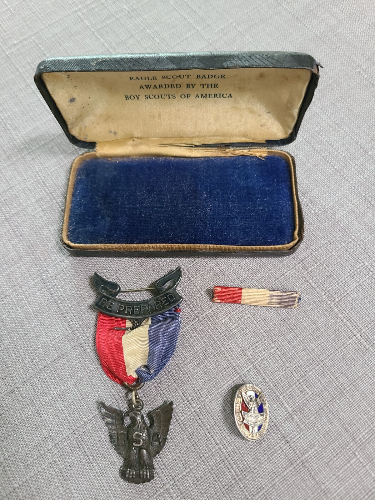 Boy Scouts of Ameria Robbins 2A Eagle Scout Medal w/ Type II Hat Pin Ribbon Bar