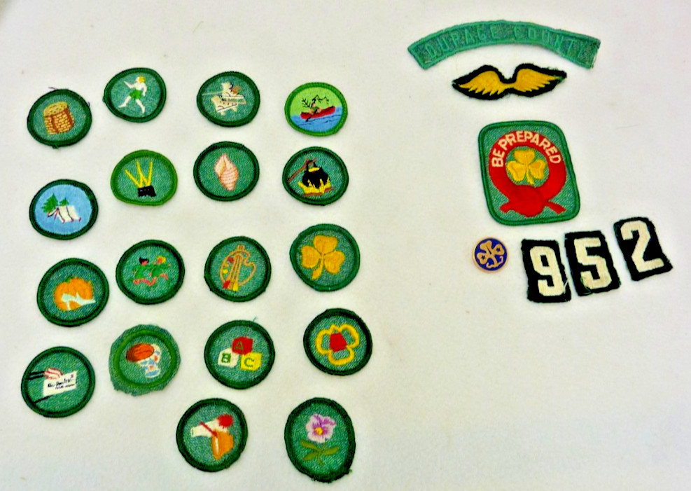 VINTAGE 1950’S GIRL SCOUT MERIT BADGES CHEESECLOTH GREEN WHITE TROOP PATCHES LOT